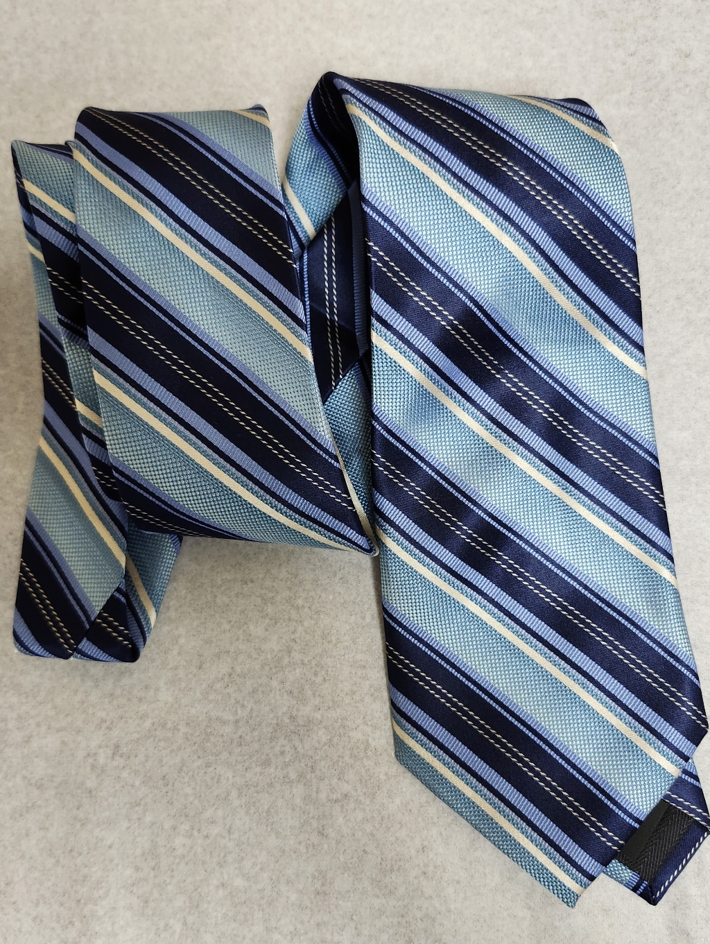 Bruno Piatelli Roma Tie 100 Silk Hand Made Vguc Navy Blue White Diagonal Stripe Bruno Piatelli Roma Tie 100 Silk Hand Made Vguc Navy Blue White Diagonal Stripe